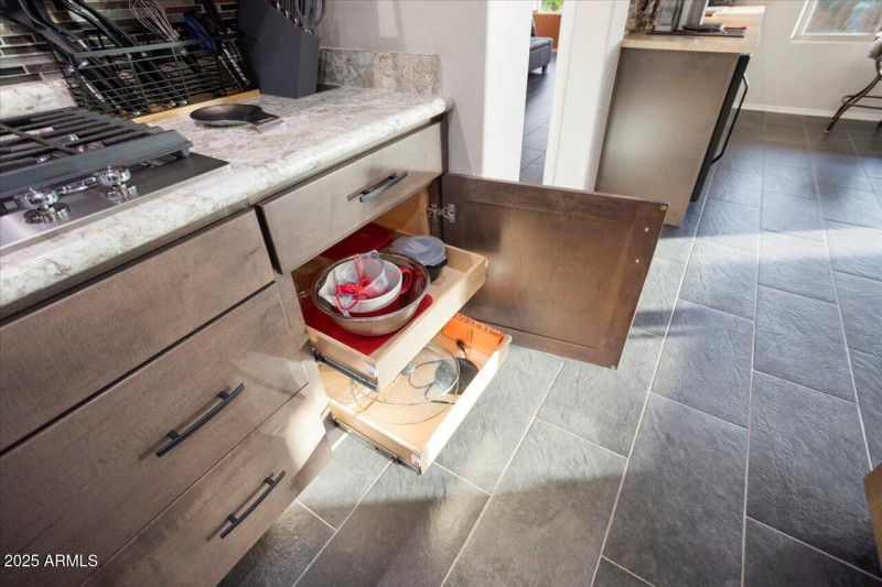Roll-out Shelves at Kitchen