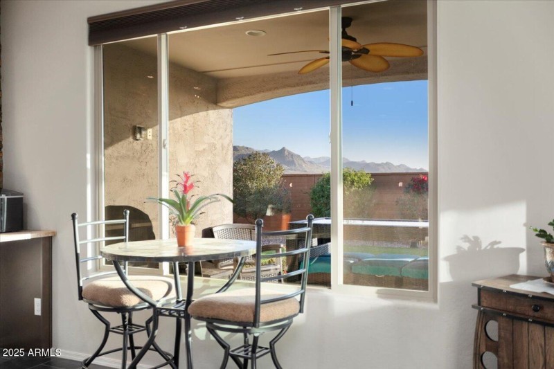 Breakfast Nook with view