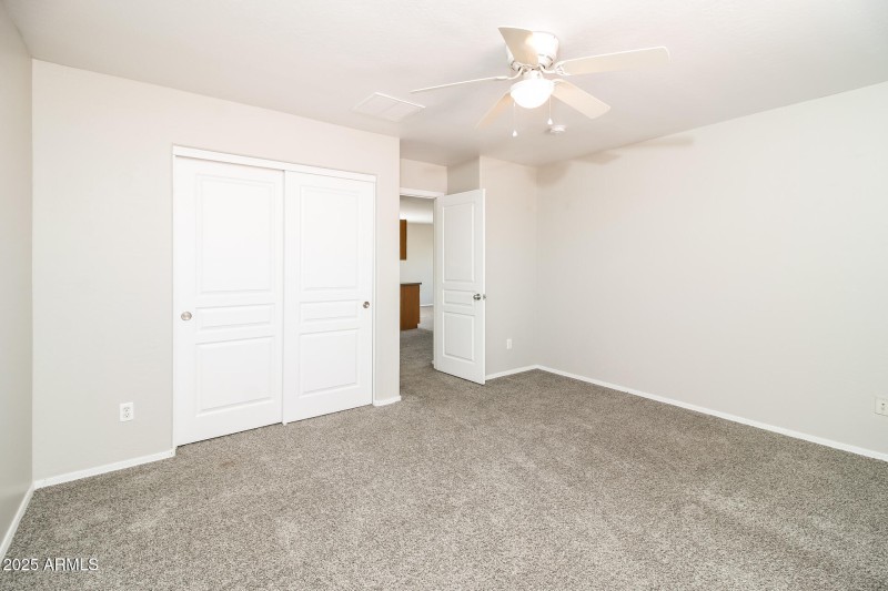 009-photo-main-bedroom-14731695