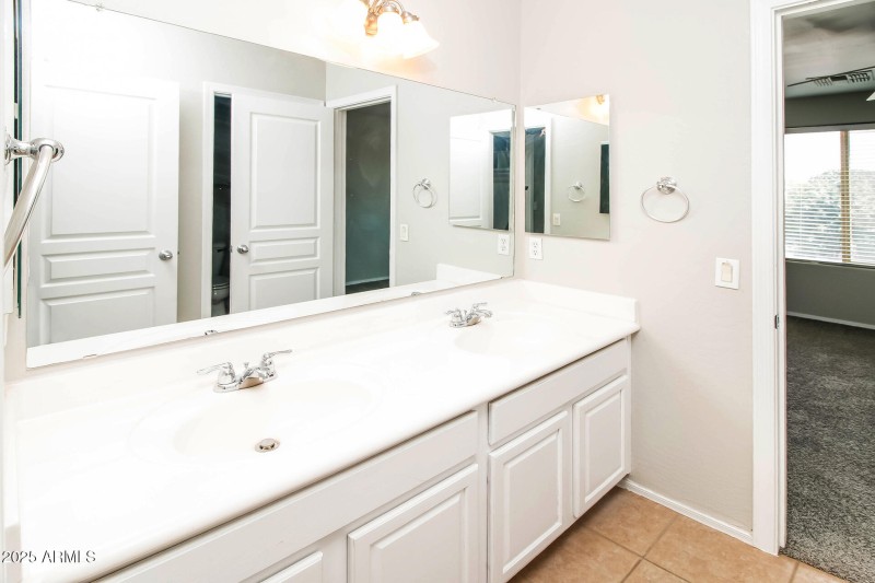 018-photo-bathroom-14732662