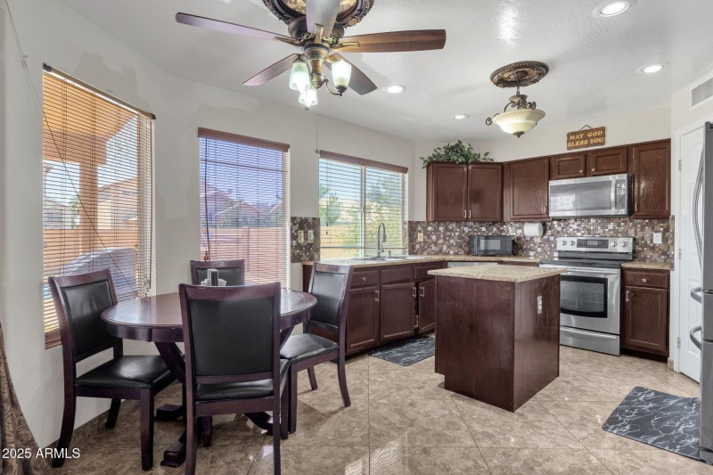 13-web-or-mls-735-e-geronimo-st