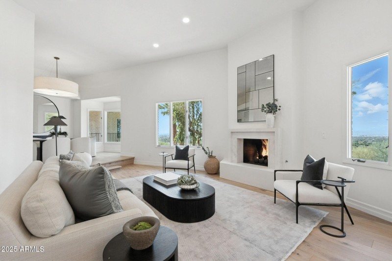 008_Living Room