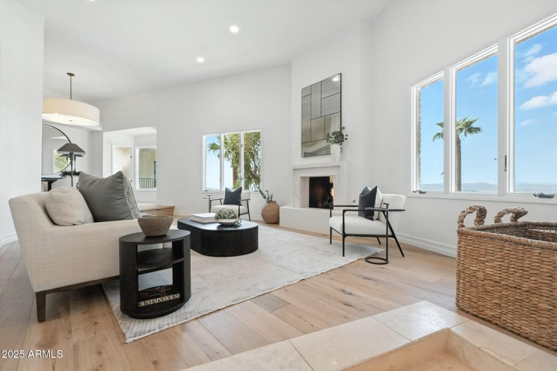 009_Living Room