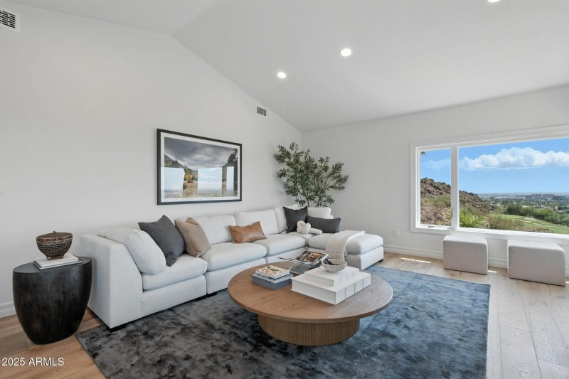 027_Living Room 2