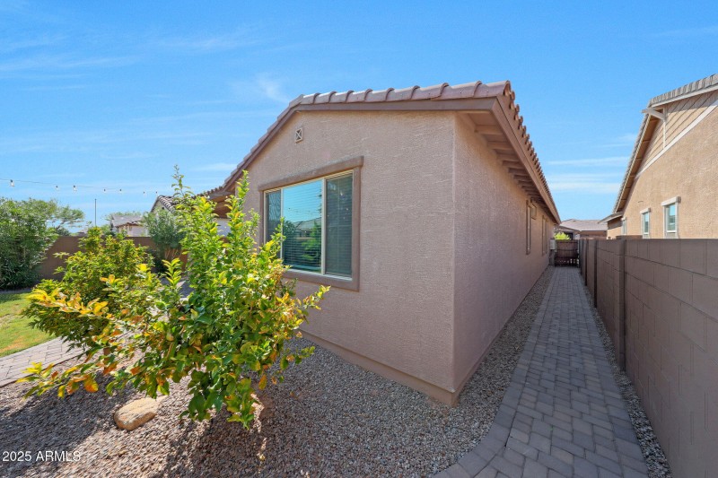 Sideyard w/ Paver Walkway