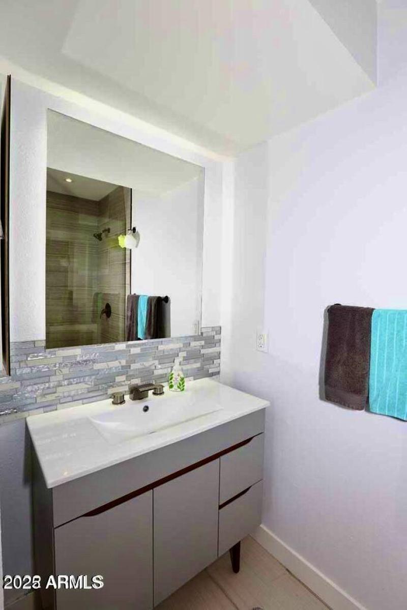 Primary En-suite Bath