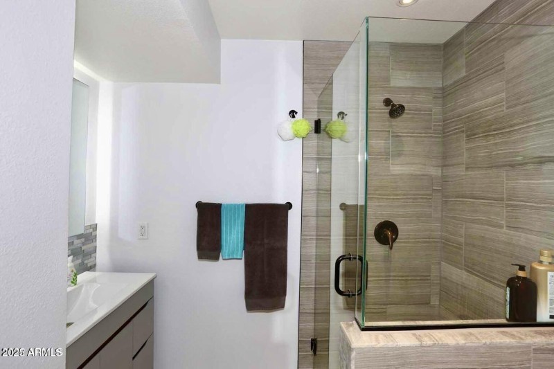 Primary En-suite Bath