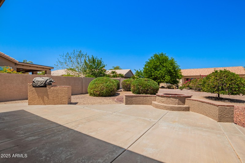28 Natural Gas Firepit & BBQ
