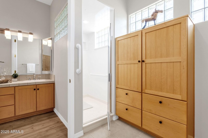 037_Shower And Linen Cabinet