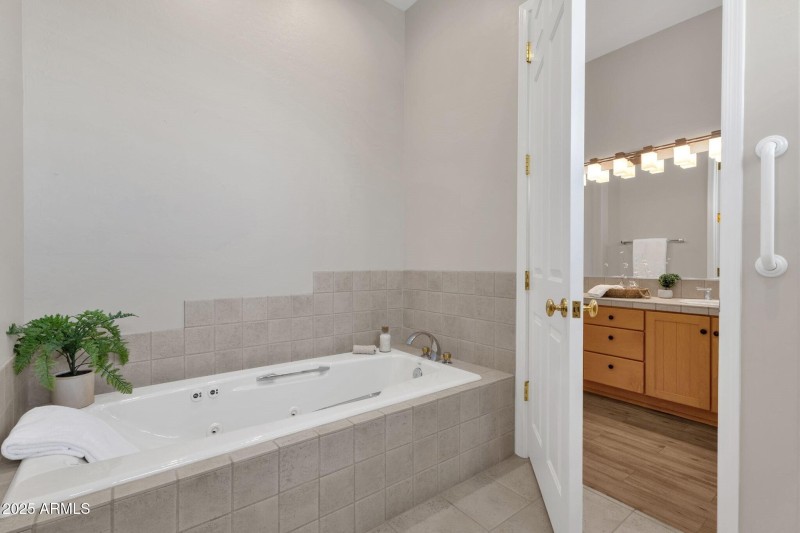038_Jetted Soaking Tub