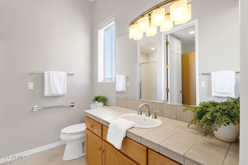 042_2nd Bedroom Ensuite Bathroom