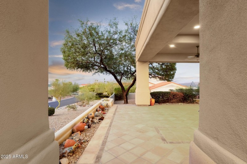 046_Front Patio