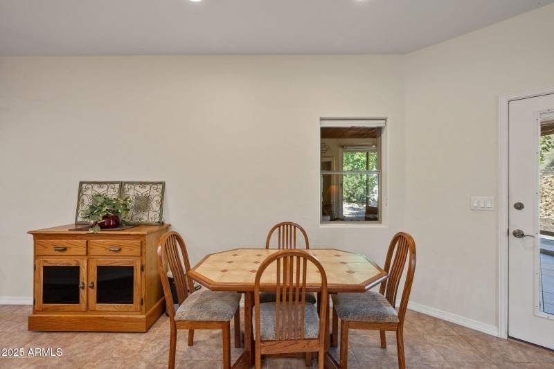 064-Breakfast Nook
