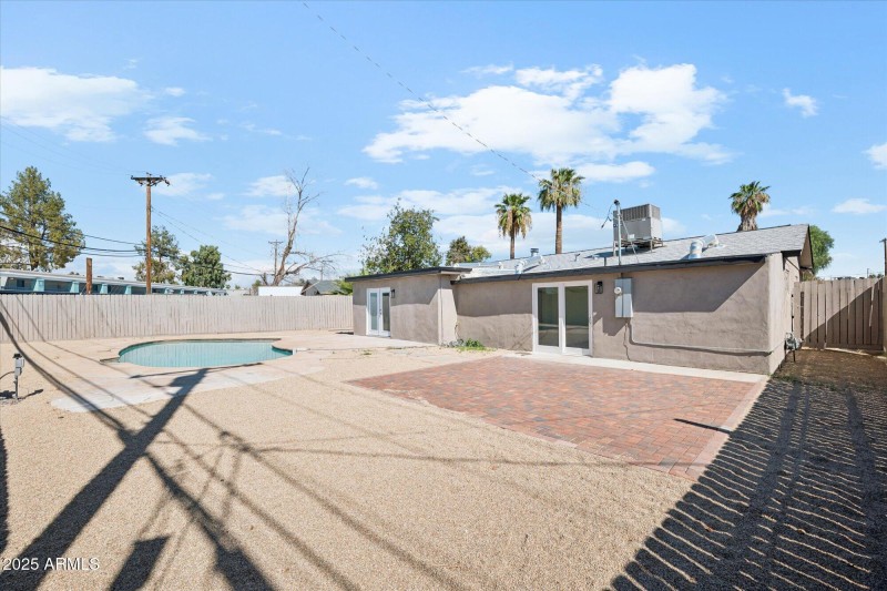25-P1111948