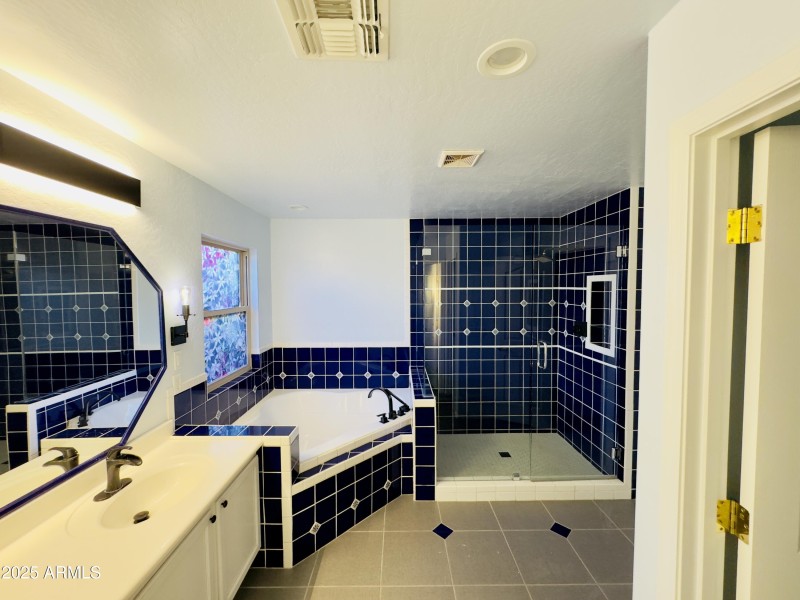 2nd floor bath2