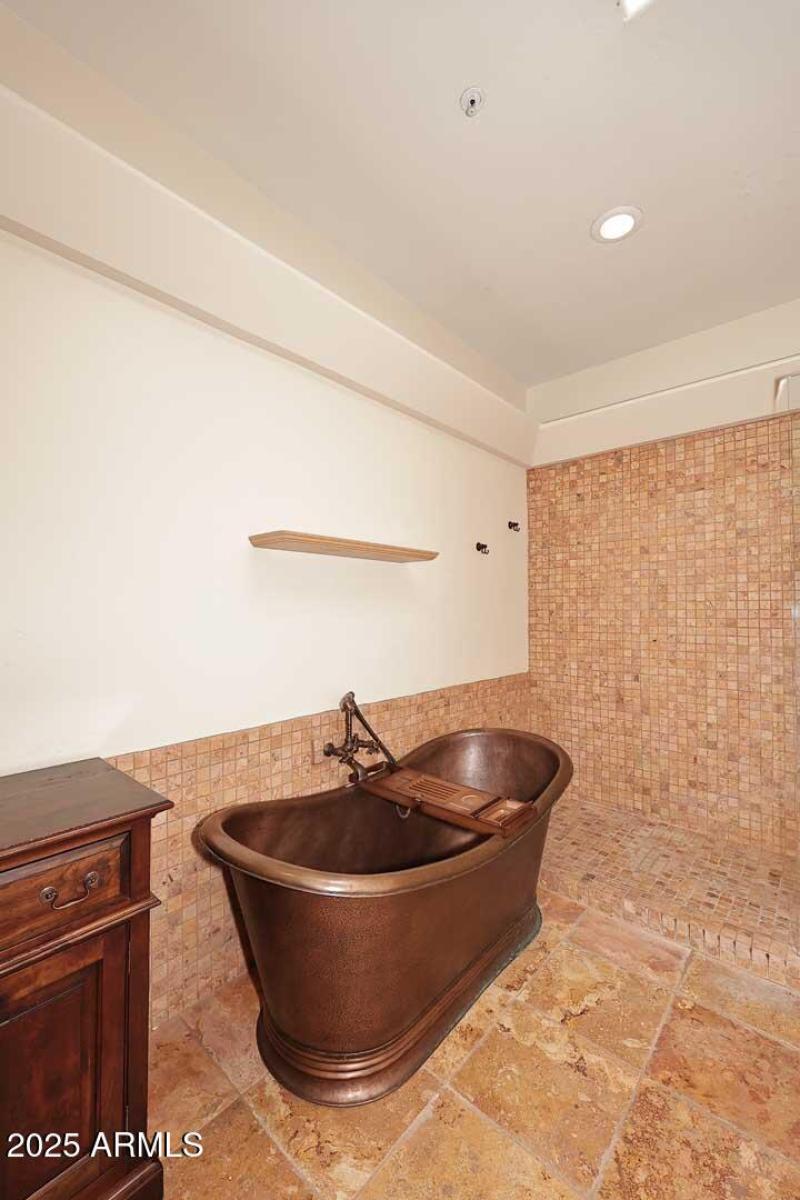 Primary Bath-Slipper Tub