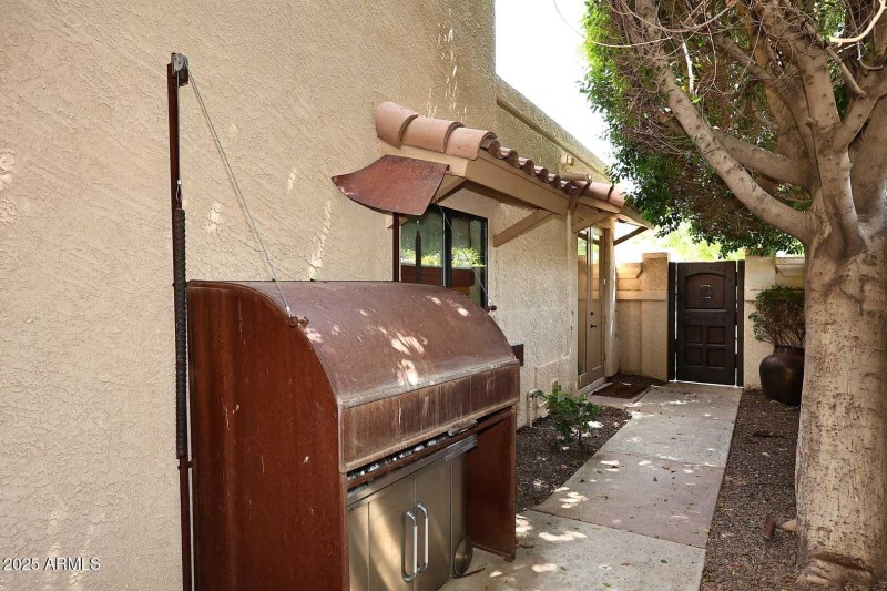 Courtyard-BBQ Cover