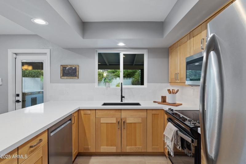 11020 N 39th St-11