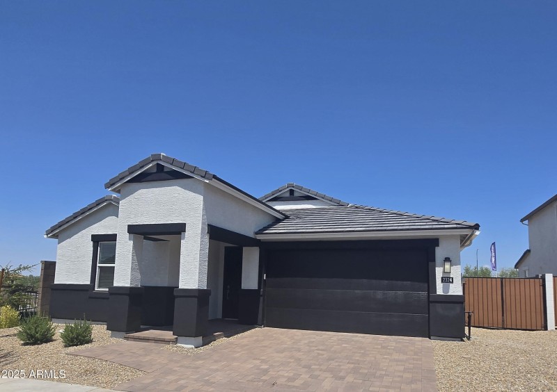 Lot 1 front