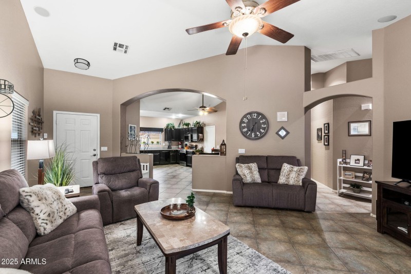 09__2715 E Fawn Dr