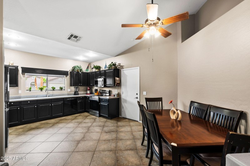 11__2715 E Fawn Dr