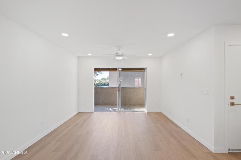 4444 E Paradise Village PKWY 03-Living R