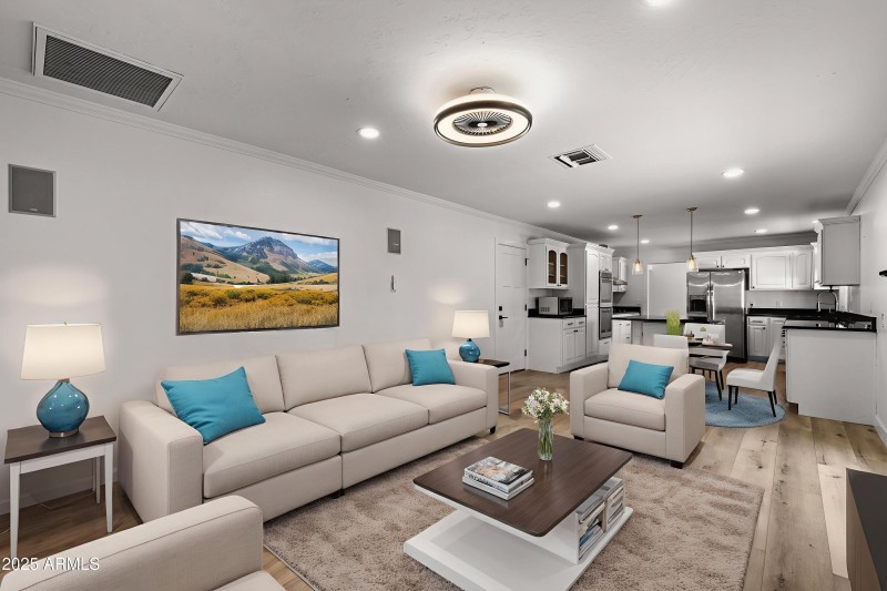 11__2457-E-Ivy-St - Living Room - Standa