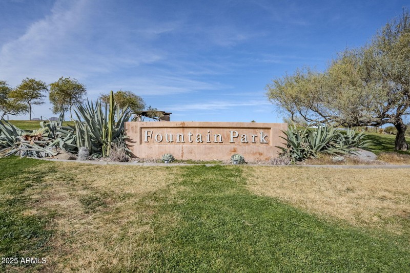Fountain Park & Lake just steps away