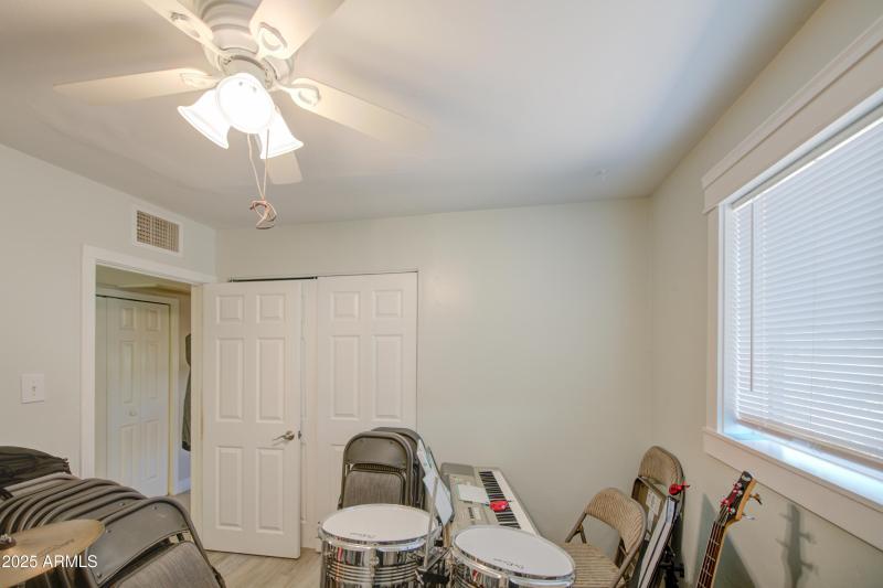 Bedroom 2-pic 2