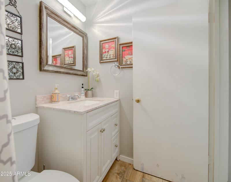 Bathroom 2-pic 3