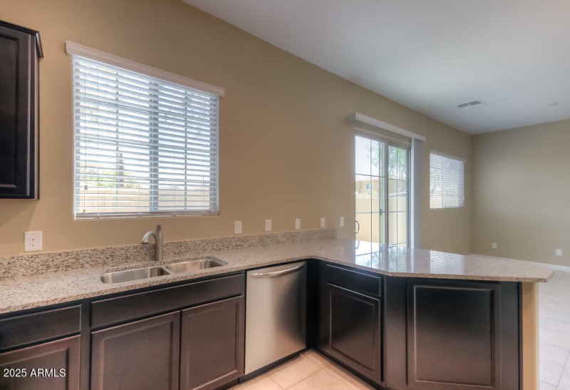 Kitchen (3)-SMALL