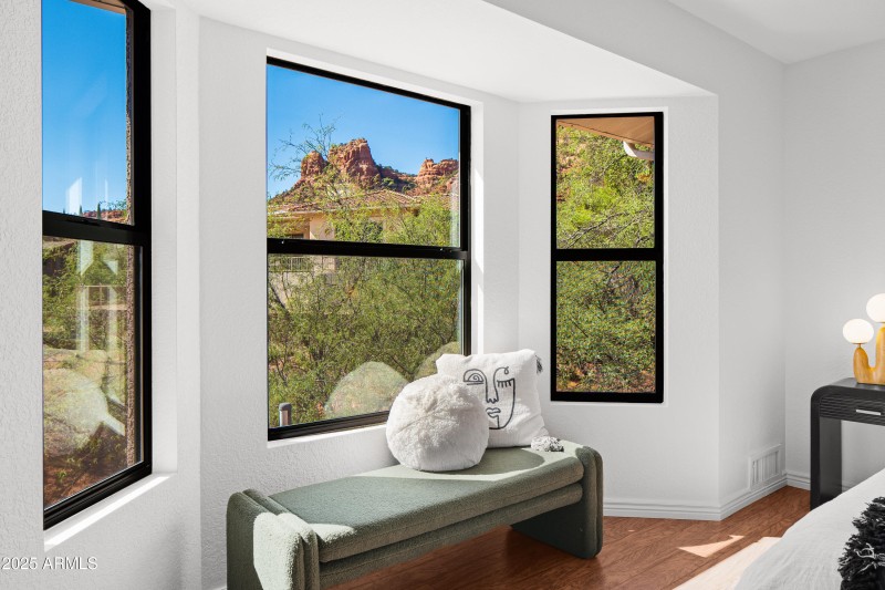 JL_125SycamoreSt-interiors-PrimarySuite-