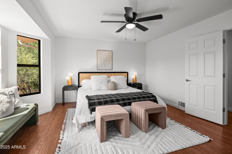 JL_125SycamoreSt-interiors-PrimarySuite-