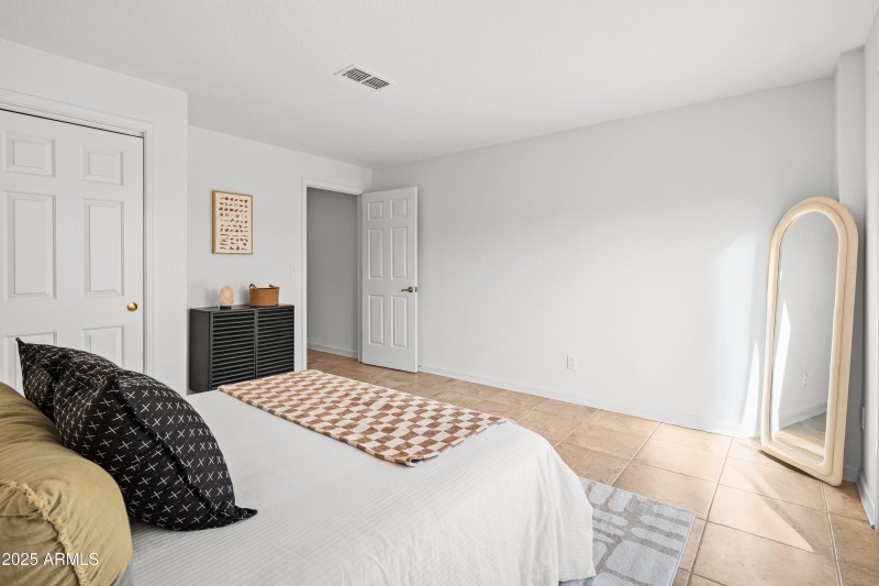 JL_125SycamoreSt-interiors-LowerLevel-02