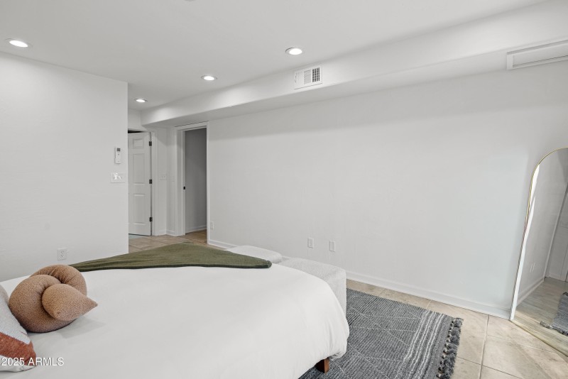 JL_125SycamoreSt-interiors-LowerLevel-10