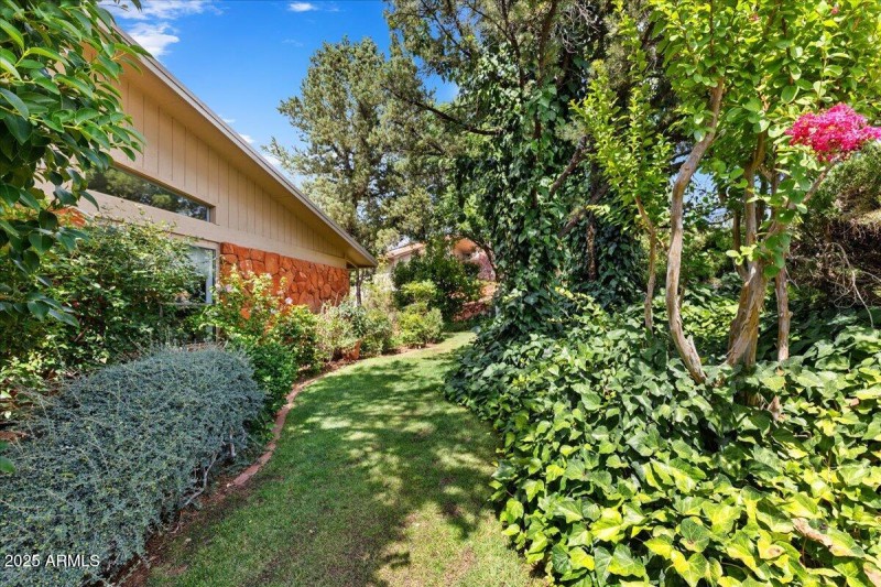 04-Front Yard