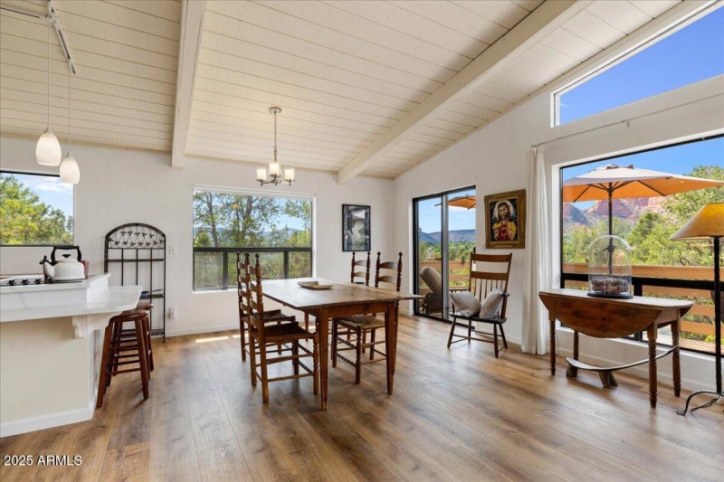 08-Dining Room