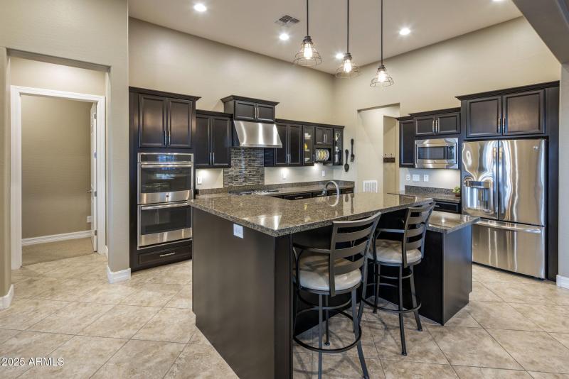 Kitchen w/ Island
