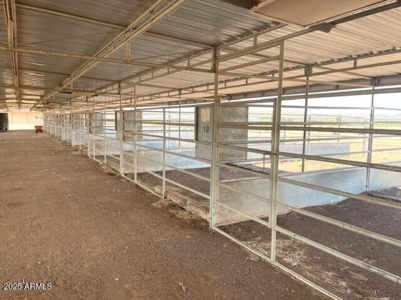 20 Stall Mare Motel