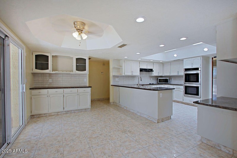 KitchenandEatingArea