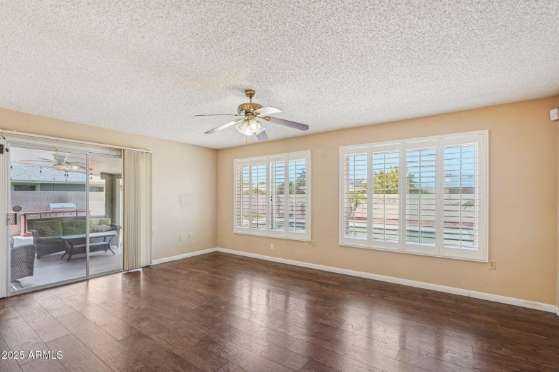 13-web-or-mls-W Brookside Dr-S2308-013