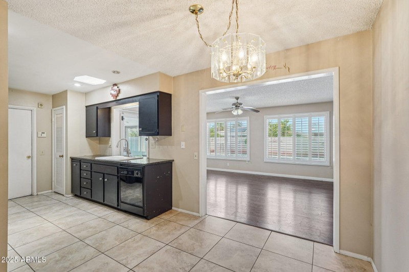 17-web-or-mls-W Brookside Dr-S2308-017