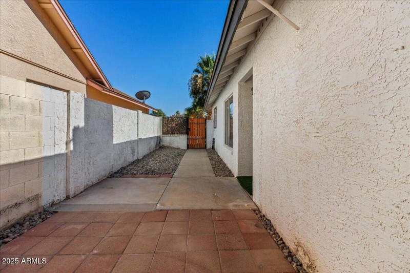 06-Front patio