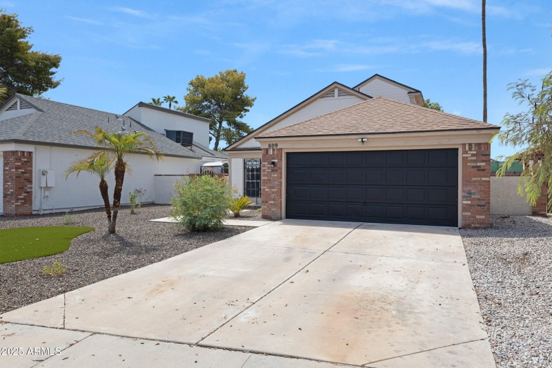 809 E Gila Ln-1