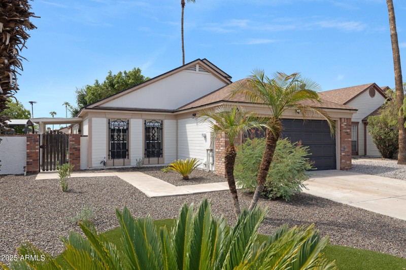 809 E Gila Ln-2