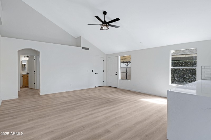 809 E Gila Ln-7