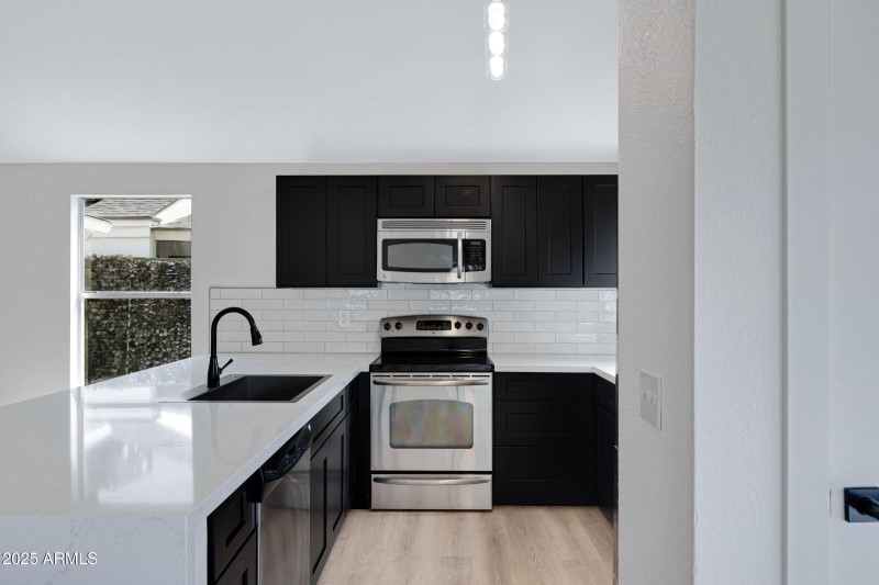 809 E Gila Ln-11