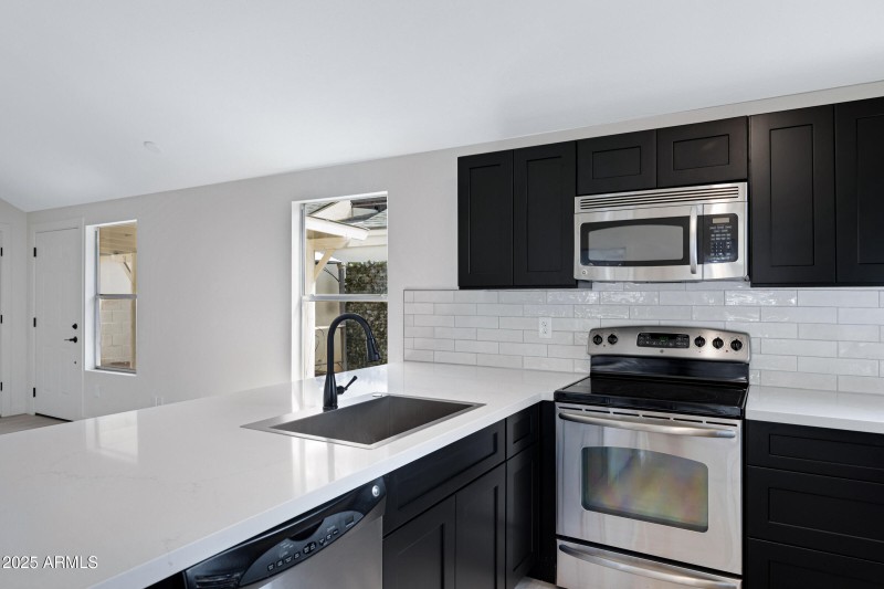809 E Gila Ln-12
