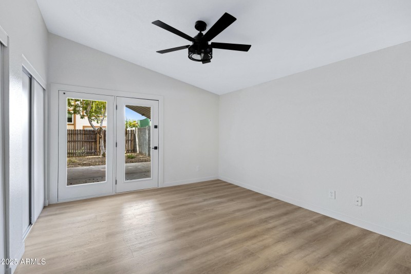 809 E Gila Ln-18