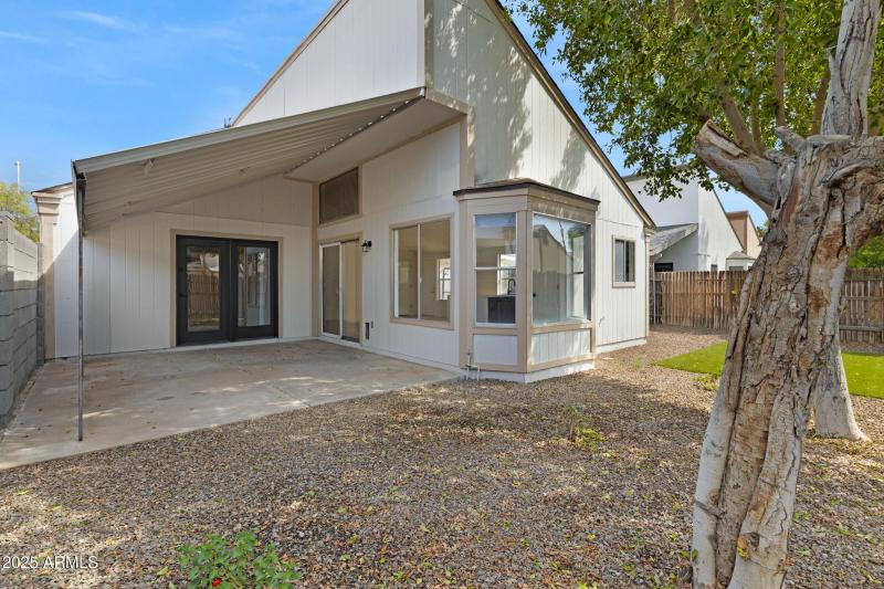 809 E Gila Ln-23